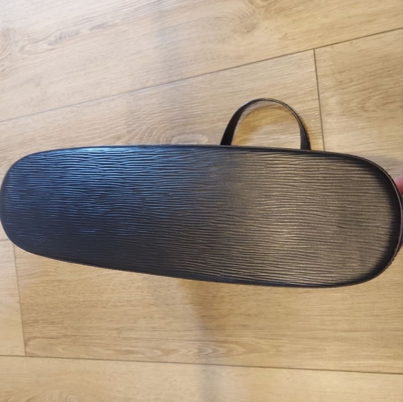 Louis Vuitton Black Epi Leather Lussac Tote Handbag (vintage) - Picture 6 of 8